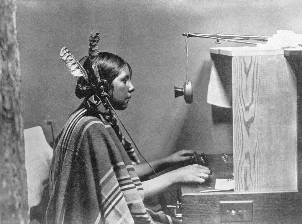 female-indian-telephone-switchboard-operator-helen-of-many-glacier-hotel-26-june-1925